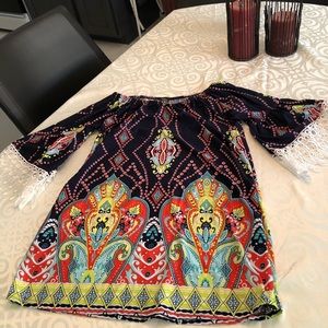 Win Win half sleeve lace tunic